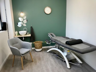 https://www.doctolib.fr/masseur-kinesitherapeute/paris/delphine-le-porquier-de-vaux, Kinésithérapeute à Chessy