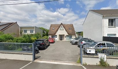 Phrakhine Indara, Kinésithérapeute à Saint-Michel-sur-Orge