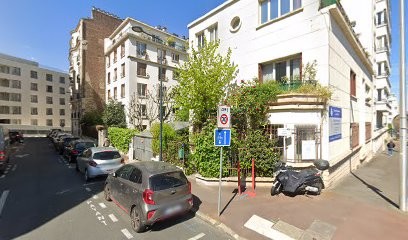 Jean Royer: Reeducation Center And Swimming Pool, Kinésithérapeute à Vanves