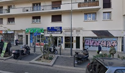 MASSEUR-KINESITHERAPEUTE : Claire TENNEVIN. Arnaud DRIMARACCI. Mario VELIZ. Alexis FERRUCCI, Kinésithérapeute à Marseille 03