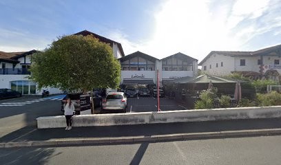 Yantour Amal, Kinésithérapeute à Urrugne