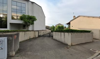 Tchakoumi Kouimi, Kinésithérapeute à Tassin-la-Demi-Lune