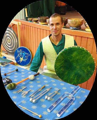 Thomas Flipo - Masseur Kinésithérapeute Et Sonothérapeute - Sonothérapie - Bains De Gong - Gongs & Tambours UNITÉ - ToMa, Kinésithérapeute à Curienne
