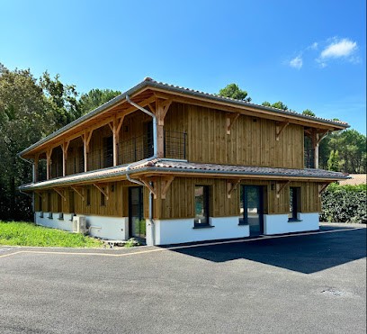 Cabinet De Kinésithérapie Des Halliers, LHOEST Charlotte, HENRARD Louise, DE RIBEROLLES Esteban, Kinésithérapeute au Porge